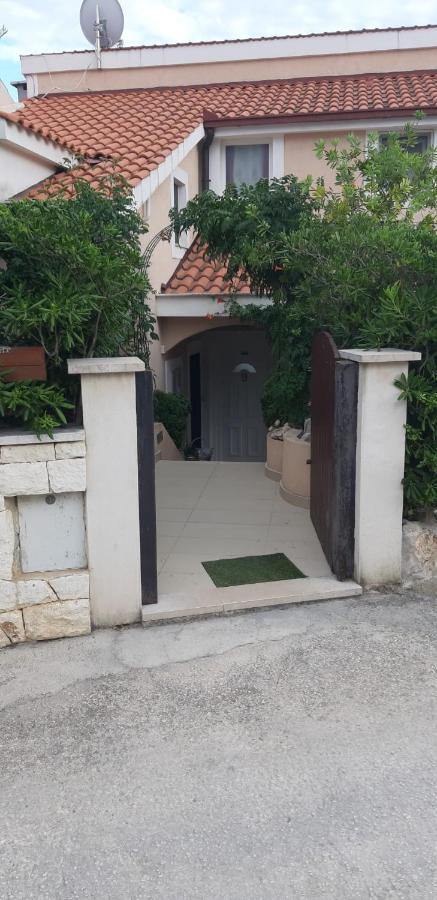 Apartments Luka Sevid Luaran gambar